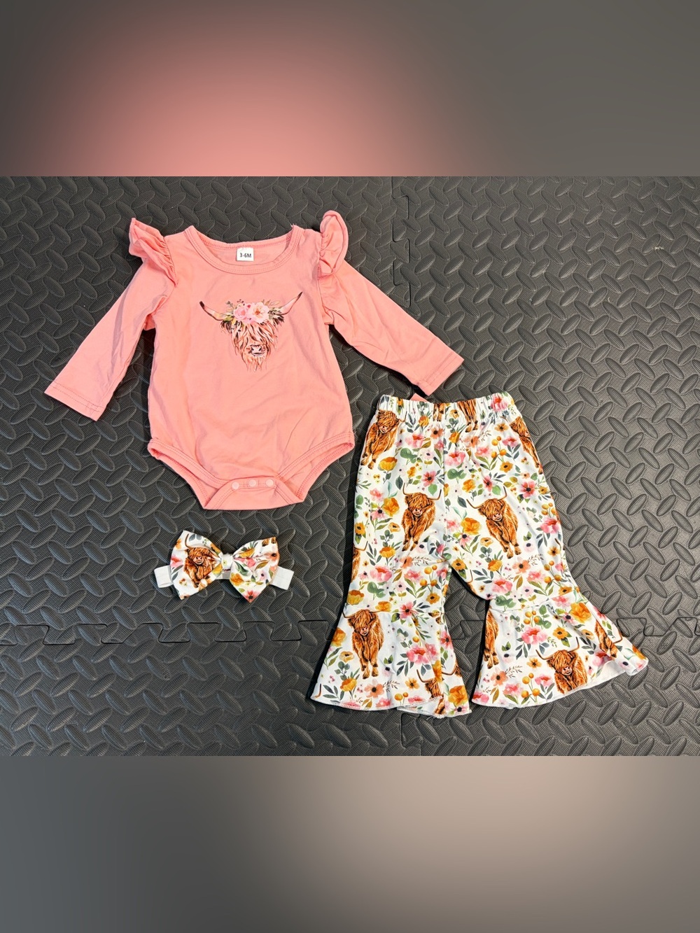 Baby girl 3pc cow outfit size 3-6 months